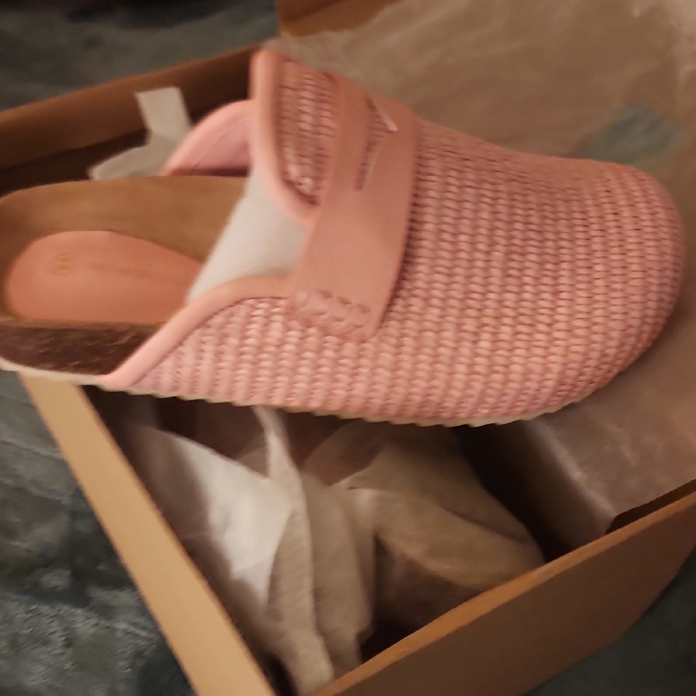 Pink Clogs - Picture 4 of 9